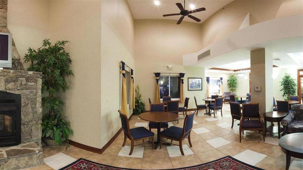 Holiday Inn Express Hotel & Suites Cherokee-Casino By Ihg Екстериор снимка