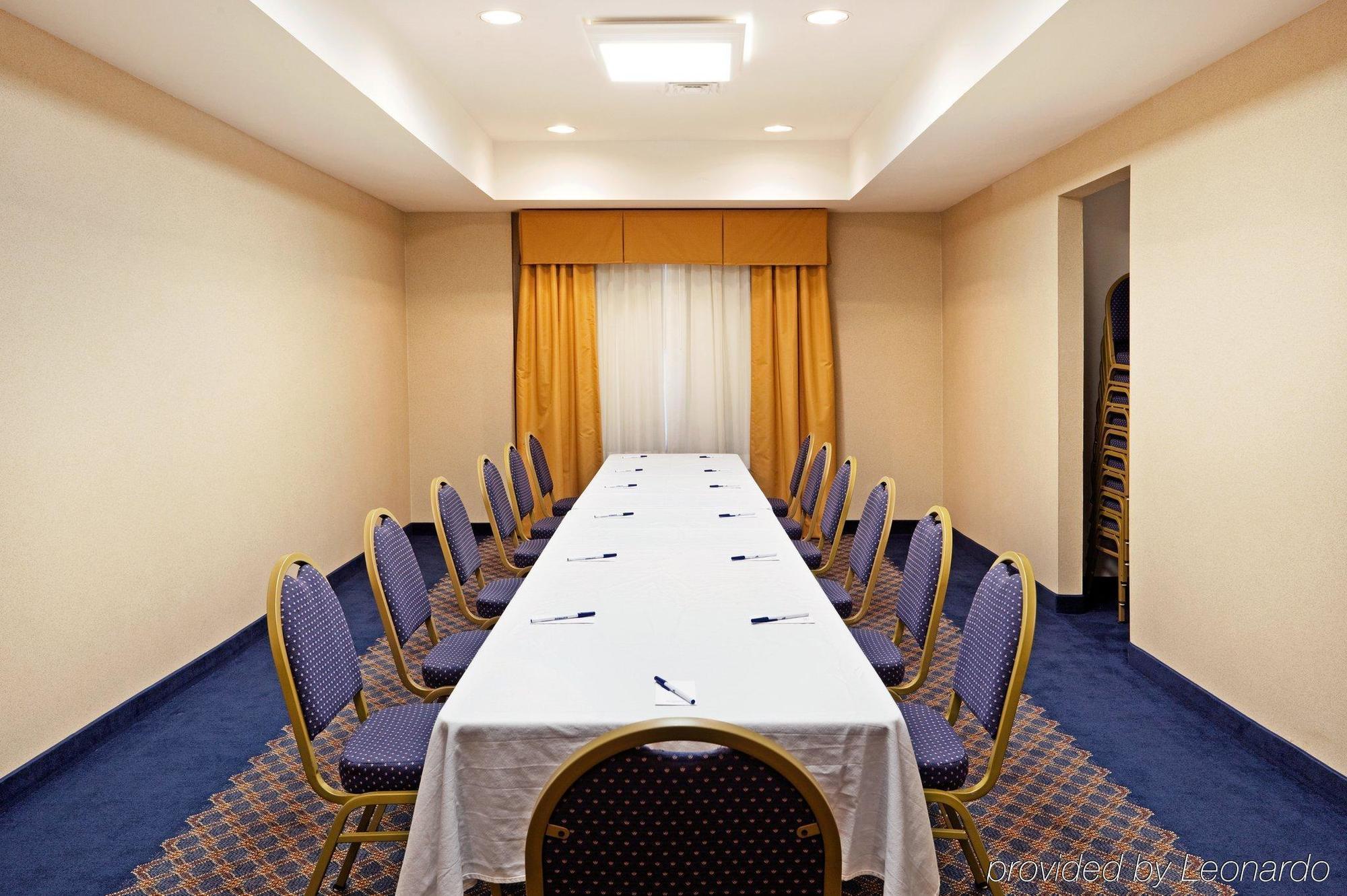 Holiday Inn Express Hotel & Suites Cherokee-Casino By Ihg Екстериор снимка