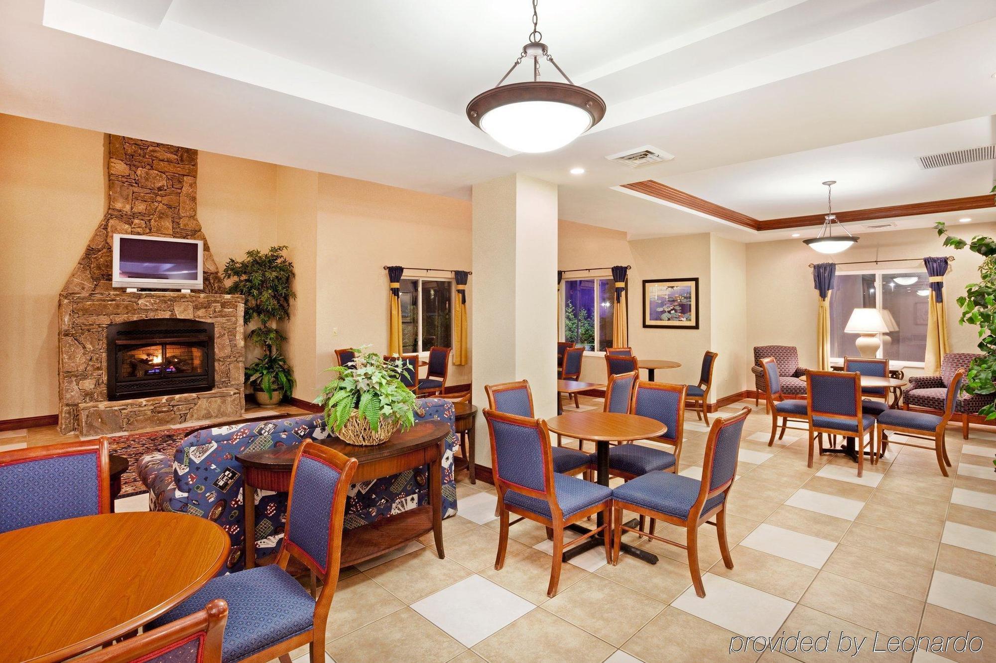 Holiday Inn Express Hotel & Suites Cherokee-Casino By Ihg Екстериор снимка